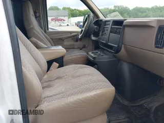 2007 Chevrolet Express Cargo z VIN 1GCGG25V671166439, wystawiony jako IAAI lot #42306135 z przebiegiem 206 336 mil mil oraz . Historia ofert i sprzedaży dostępna na DreamBid. Obrazek 5.