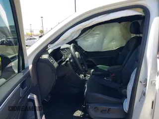2022 Volkswagen Tiguan SE R-Line Black with VIN 3VVCB7AX3NM073218, listed as a IAAI auction lot 42254388 with 31,998 mi miles and . Bid and sale history available at DreamBid. Image 5.