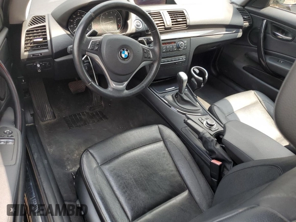 2013 BMW 1 Series 128i z VIN WBAUP9C51DVS95415, wystawiony jako Copart lot #65055485 z przebiegiem 88 907 mil mil oraz Czysty tytuł • Clean title. Historia ofert i sprzedaży dostępna na DreamBid. Obrazek 8.