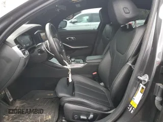 2022 BMW 3 Series 330i xDrive z VIN 3MW5R7J01N8C77673, wystawiony jako Copart lot #43196945 z przebiegiem 39 517 mil mil oraz Szkoda całkowita • Salvage title. Historia ofert i sprzedaży dostępna na DreamBid. Obrazek 7.