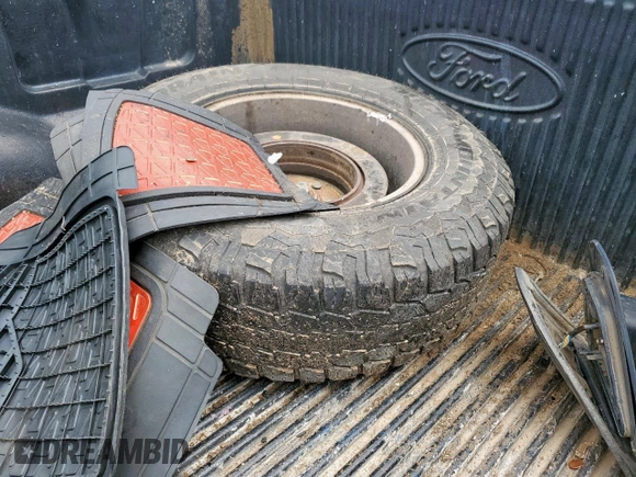 2005 Ford F-150 XLT с VIN 1FTPX12515NA54023, выставлен на аукционе Copart как лот 58662925 с пробегом 190 403 миль миль и Списание • Salvage title. История ставок и продаж доступна на DreamBid. Изображение 12.
