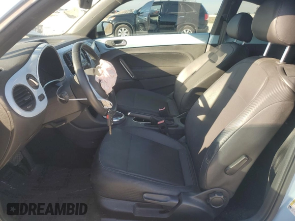 2013 Volkswagen Beetle 2.5L с VIN 3VWJX7AT6DM602838, выставлен на аукционе Copart как лот 82165624 с пробегом 101 188 миль миль и Списание • Salvage title. История ставок и продаж доступна на DreamBid. Изображение 7.