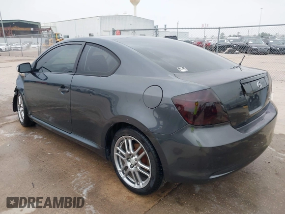 2006 Scion tC z VIN JTKDE167160072405, wystawiony jako IAAI lot #41861950 z przebiegiem 292 742 mil mil oraz . Historia ofert i sprzedaży dostępna na DreamBid. Obrazek 3.