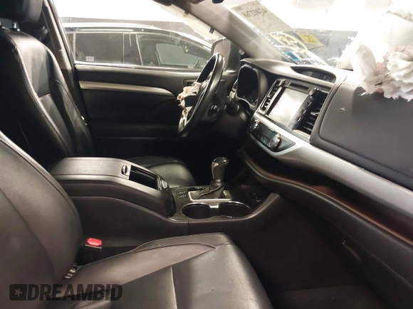 2018 Toyota Highlander SE with VIN 5TDJZRFH9JS494224, listed as a IAAI auction lot 42402768 with 49,912 mi miles and . Bid and sale history available at DreamBid. Image 5.