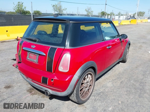 2005 MINI Hardtop with VIN WMWRC334X5TJ65197, listed as a IAAI auction lot 42035614 with 248,872 mi miles and . Bid and sale history available at DreamBid. Image 4.