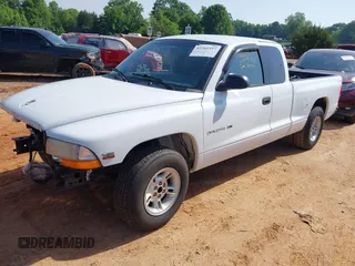 2000 Dodge Dakota z VIN 1B7GL22X6YS732984, wystawiony jako IAAI lot #42261357 z przebiegiem 77 615 mil mil oraz . Historia ofert i sprzedaży dostępna na DreamBid. Obrazek 2.