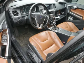 2015 Volvo V60 T5 z VIN YV4612HK0F1001660, wystawiony jako Copart lot #57965675 z przebiegiem 101 137 mil mil oraz Nie do naprawy • Non repairable. Historia ofert i sprzedaży dostępna na DreamBid. Obrazek 8.
