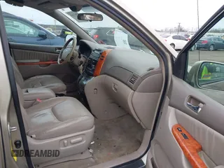 2008 Toyota Sienna XLE with VIN 5TDZK22C78S119628, listed as a IAAI auction lot 41917650 with 196,876 mi miles. Bid and sale history available at carsss.com. Image 5.