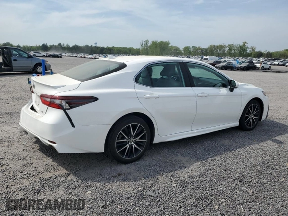2022 Toyota Camry SE with VIN 4T1G11AK6NU073211, listed as a Copart auction lot 53897755 with 65,443 mi miles and Salvage Title. Bid and sale history available at DreamBid. Image 3.