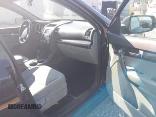 2011 Kia Sorento LX with VIN 5XYKT3A18BG007462, listed as a IAAI auction lot 42081727 with 183,594 mi miles and . Bid and sale history available at carsss.com. Image 5.