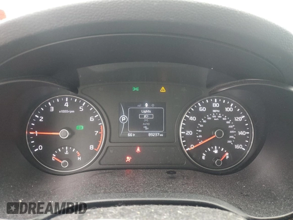 2017 Kia Optima LX z VIN 5XXGT4L39HG145177, wystawiony jako Copart lot #60288975 z przebiegiem 89 237 mil mil oraz Szkoda całkowita • Salvage title. Historia ofert i sprzedaży dostępna na DreamBid. Obrazek 9.