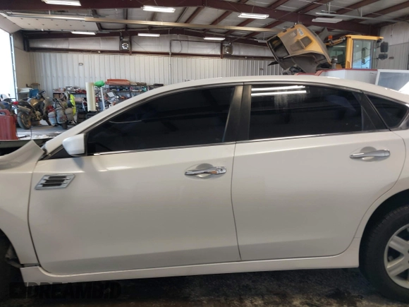 2013 Nissan Altima SV with VIN 1N4AL3AP5DC231639, listed as a IAAI auction lot 42052441 with 170,997 mi miles and . Bid and sale history available at carsss.com. Image 15.