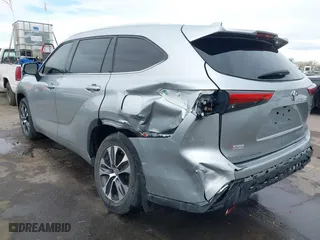 2020 Toyota Highlander XLE with VIN 5TDGZRBH1LS502142, listed as a IAAI auction lot 41819000 with 107,619 mi miles. Bid and sale history available at carsss.com. Image 3.