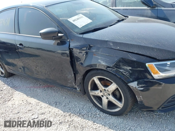 2015 Volkswagen Jetta SE with VIN 3VWD07AJ9FM411420, listed as a IAAI auction lot 40246311 with 141,456 mi miles and . Bid and sale history available at DreamBid. Image 6.