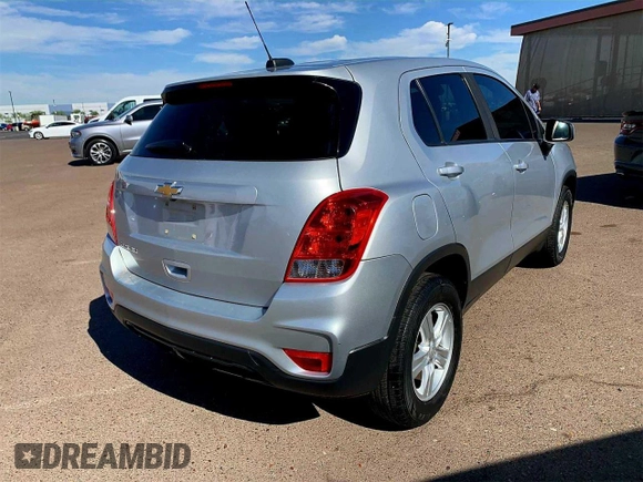 2020 Chevrolet Trax LS with VIN 3GNCJNSB4LL131582, listed as a Copart auction lot 85383114 with 136,718 mi miles and Clean Title. Bid and sale history available at carsss.com. Image 4.