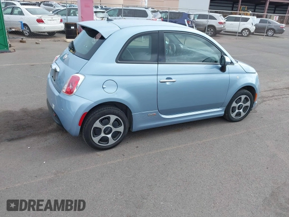2015 FIAT 500e z VIN 3C3CFFGE1FT503214, wystawiony jako IAAI lot #42260391 z przebiegiem 52 403 mil mil oraz . Historia ofert i sprzedaży dostępna na DreamBid. Obrazek 4.