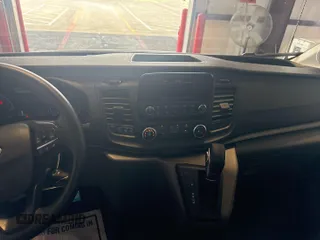 2023 Ford Transit Cargo z VIN 1FTBR3X85PKB84622, wystawiony jako IAAI lot #42742574 z przebiegiem 3 429 mil mil oraz . Historia ofert i sprzedaży dostępna na DreamBid. Obrazek 5.