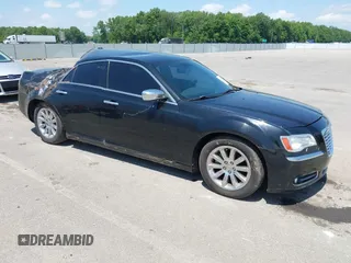 2012 Chrysler 300 Limited z VIN 2C3CCACGXCH307926, wystawiony jako IAAI lot #42045949 z przebiegiem 265 226 mil mil oraz . Historia ofert i sprzedaży dostępna na DreamBid. Obrazek 1.