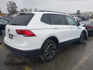 2022 Volkswagen Tiguan S z VIN 3VV1B7AXXNM149461, wystawiony jako IAAI lot #41746132 z przebiegiem 22 832 mil mil oraz . Historia ofert i sprzedaży dostępna na DreamBid. Obrazek 4.