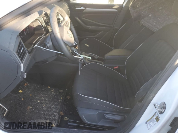 2024 Volkswagen Jetta Sport z VIN 3VWBM7BU5RM047747, wystawiony jako Copart lot #87579515 z przebiegiem 4 289 mil mil oraz Szkoda całkowita • Salvage title. Historia ofert i sprzedaży dostępna na DreamBid. Obrazek 7.