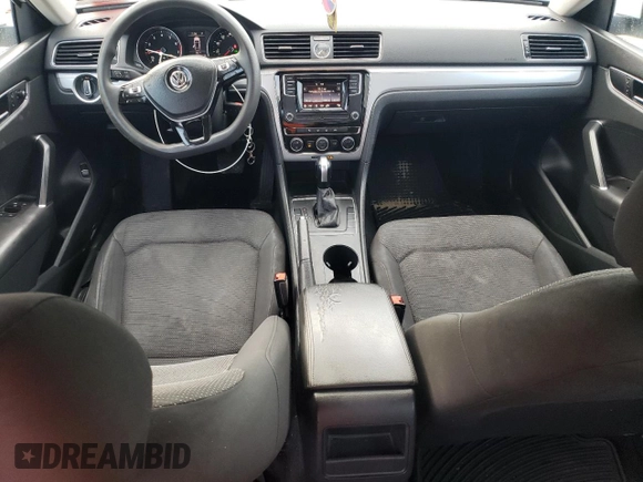 2017 Volkswagen Passat S z VIN 1VWAT7A33HC033174, wystawiony jako Copart lot #57341605 z przebiegiem 197 560 mil mil oraz Szkoda całkowita • Salvage title. Historia ofert i sprzedaży dostępna na DreamBid. Obrazek 8.