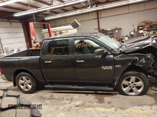 2016 Ram 1500 Big Horn z VIN 1C6RR7LT3GS305235, wystawiony jako IAAI lot #41955334 z przebiegiem 211 673 mil mil oraz . Historia ofert i sprzedaży dostępna na DreamBid. Obrazek 13.