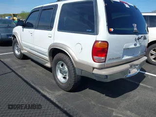 2000 Ford Explorer Eddie Bauer с VIN 1FMDU64E8YZC68666, выставлен на аукционе IAAI как лот 41907569 с пробегом 218 204 миль миль и . История ставок и продаж доступна на DreamBid. Изображение 3.