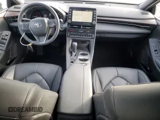 2021 Toyota Avalon XLE z VIN 4T1JZ1FBXMU057308, wystawiony jako Copart lot #49212655 z przebiegiem 47 844 mil mil oraz Szkoda całkowita • Salvage title. Historia ofert i sprzedaży dostępna na DreamBid. Obrazek 8.