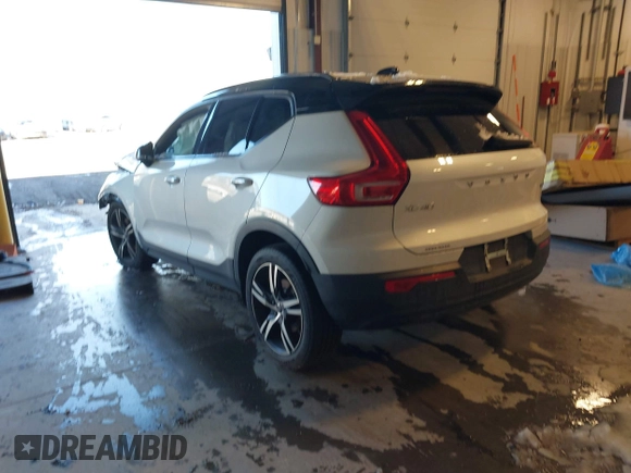 2021 Volvo XC40 R-Design with VIN YV4162UM4M2510905, listed as a IAAI auction lot 41150039 with 42,413 mi miles and . Bid and sale history available at carsss.com. Image 3.