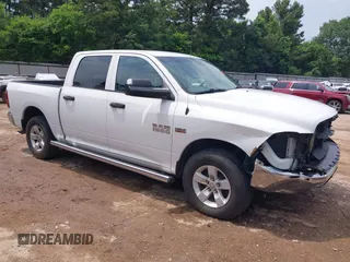 2016 Ram 1500 Express z VIN 1C6RR7KTXGS409108, wystawiony jako IAAI lot #42297030 z przebiegiem 159 640 mil mil oraz . Historia ofert i sprzedaży dostępna na DreamBid. Obrazek 1.