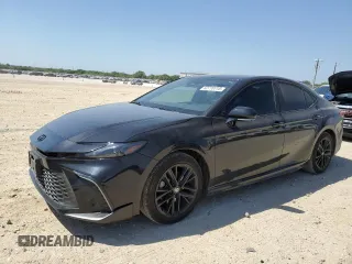 2025 Toyota Camry LE z VIN 4T1DAACK1SU030844, wystawiony jako Copart lot #52778715 z przebiegiem 19 753 mil mil oraz Czysty tytuł • Clean title. Historia ofert i sprzedaży dostępna na DreamBid. Obrazek 1.