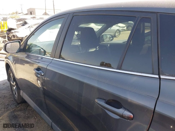 2018 Toyota RAV4 XLE with VIN 2T3WFREVXJW463701, listed as a IAAI auction lot 41599033 with 91,860 mi miles. Bid and sale history available at carsss.com. Image 14.
