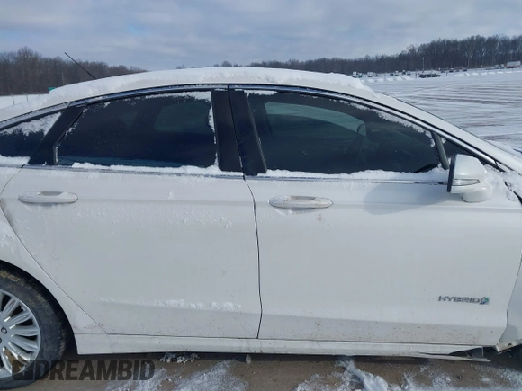 2014 Ford Fusion SE Hybrid with VIN 3FA6P0LU8ER192043, listed as a IAAI auction lot 41617422 with 131,772 mi miles. Bid and sale history available at carsss.com. Image 13.