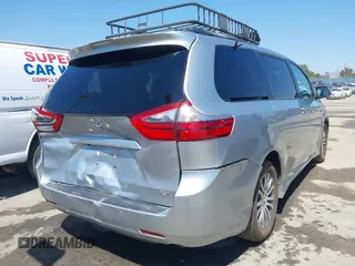 2020 Toyota Sienna XLE Auto Access Seat with VIN 5TDYZ3DC2LS060071, listed as a IAAI auction lot 39987444 with 67,404 mi miles. Bid and sale history available at carsss.com. Image 4.