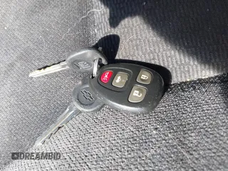 2013 Chevrolet Impala Police z VIN 2G1WD5E31D1256682, wystawiony jako IAAI lot #42276990 z przebiegiem 148 251 mil mil oraz . Historia ofert i sprzedaży dostępna na DreamBid. Obrazek 11.