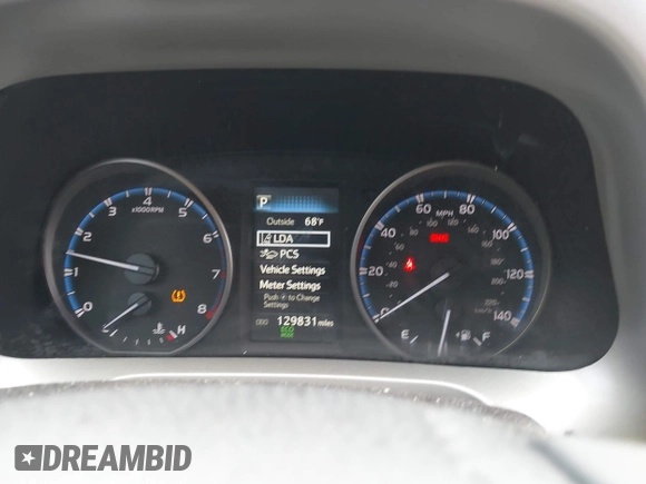 2017 Toyota RAV4 LE z VIN 2T3BFREV8HW667907, wystawiony jako IAAI lot #42130136 z przebiegiem 129 831 mil mil oraz . Historia ofert i sprzedaży dostępna na DreamBid. Obrazek 7.