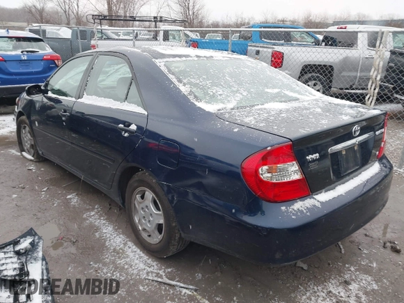 2003 Toyota Camry LE z VIN 4T1BF32K73U055352, wystawiony jako IAAI lot #38989713 z przebiegiem 155 688 mil mil oraz . Historia ofert i sprzedaży dostępna na DreamBid. Obrazek 3.