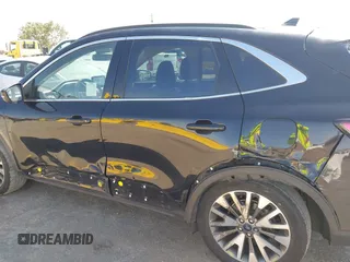 2020 Ford Escape Titanium z VIN 1FMCU9J97LUB18350, wystawiony jako IAAI lot #42574736 z przebiegiem 82 551 mil mil oraz . Historia ofert i sprzedaży dostępna na DreamBid. Obrazek 18.