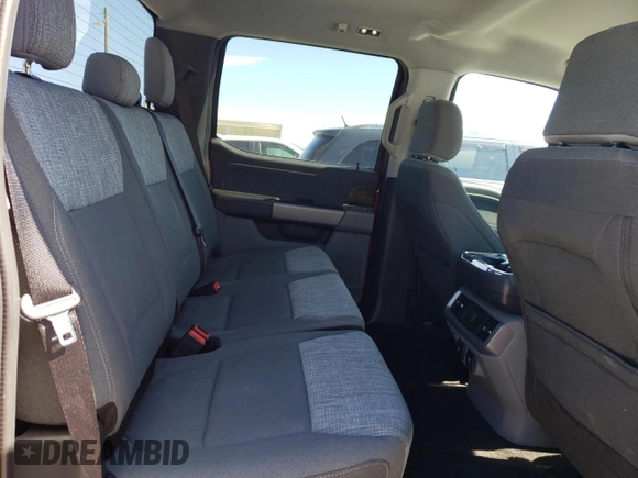 2023 Ford F-150 Lightning Pro z VIN 1FTVW1EL5PWG08844, wystawiony jako Copart lot #57673505 z przebiegiem 20 001 mil mil oraz Szkoda całkowita • Salvage title. Historia ofert i sprzedaży dostępna na DreamBid. Obrazek 10.