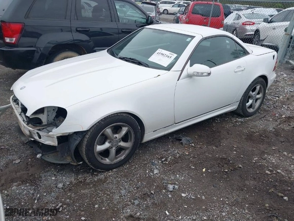 2001 Mercedes-Benz SLK-Class with VIN WDBKK65F21F209191, listed as a IAAI auction lot 41902165 with 75,877 mi miles. Bid and sale history available at carsss.com. Image 2.