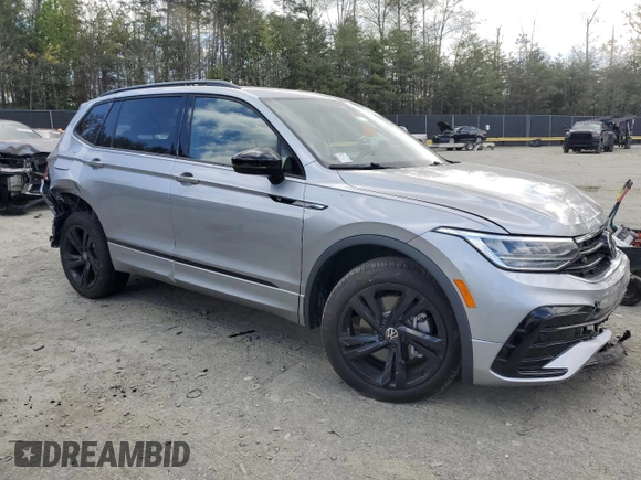 2024 Volkswagen Tiguan SE R-Line Black with VIN 3VVCB7AXXRM129869, listed as a Copart auction lot 53387585 with 8,563 mi miles and Salvage title. Bid and sale history available at DreamBid. Image 4.