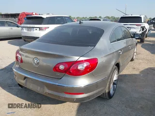 2010 Volkswagen CC Lux Limited Edition z VIN WVWHN7ANXAE565352, wystawiony jako IAAI lot #42032313 z przebiegiem 192 374 mil mil oraz . Historia ofert i sprzedaży dostępna na DreamBid. Obrazek 4.