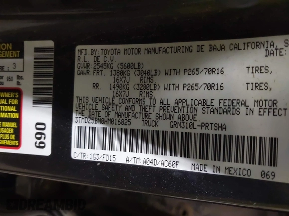 2017 Toyota Tacoma SR5 with VIN 3TMDZ5BN8HM016825, listed as a IAAI auction lot 41658400 with 166,098 mi miles. Bid and sale history available at carsss.com. Image 9.