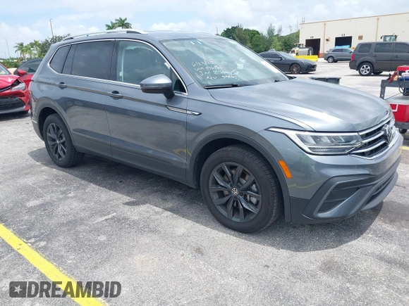 2024 Volkswagen Tiguan SE z VIN 3VV3B7AX9RM196186, wystawiony jako IAAI lot #42769059 z przebiegiem 16 258 mil mil oraz . Historia ofert i sprzedaży dostępna na DreamBid. Obrazek 1.