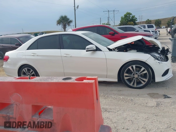 2014 Mercedes-Benz E-Class E 350 Sport with VIN WDDHF5KB1EA796617, listed as a IAAI auction lot 41869606 with 105,298 mi miles. Bid and sale history available at carsss.com. Image 13.