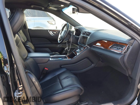 2019 Lincoln Continental Livery with VIN 1LN6L9UK6K5606566, listed as a IAAI auction lot 42016992 with 185,855 mi miles and . Bid and sale history available at DreamBid. Image 5.