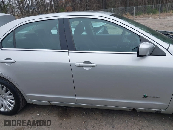 2010 Ford Fusion Hybrid with VIN 3FADP0L33AR185509, listed as a IAAI auction lot 41798825 with 155,934 mi miles. Bid and sale history available at carsss.com. Image 14.