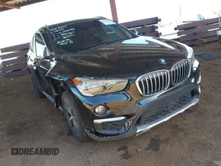 2018 BMW X1 sDrive28i z VIN WBXHU7C35J5L06673, wystawiony jako IAAI lot #42275787 z przebiegiem 61 204 mil mil oraz . Historia ofert i sprzedaży dostępna na DreamBid. Obrazek 1.