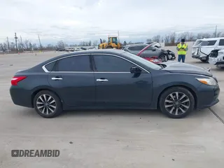 2017 Nissan Altima SV z VIN 1N4AL3AP8HC262812, wystawiony jako IAAI lot #41368404 z przebiegiem 190 734 mil mil oraz . Historia ofert i sprzedaży dostępna na DreamBid. Obrazek 13.