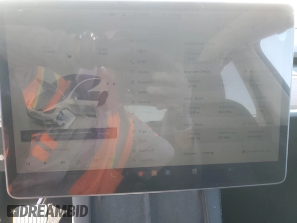 2025 Tesla Model Y Long Range with VIN 7SAYGDED2SA373756, listed as a Copart auction lot 49866835 with 3,318 mi miles and Salvage Title. Bid and sale history available at DreamBid. Image 9.
